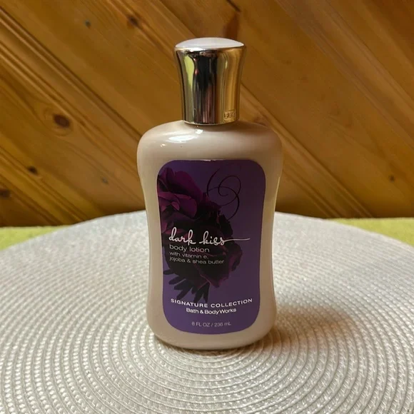 Bath & Body Works Vintage Dark Kiss Body Lotion - Picture 2 of 9